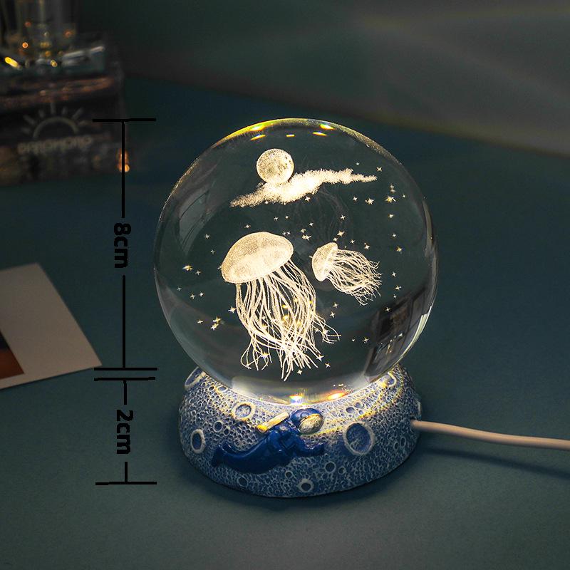 3D Laserem Gravírovaná Křišťálová Koule Noční Světlo - Ideální na Stoly a jako Studentské Dárky