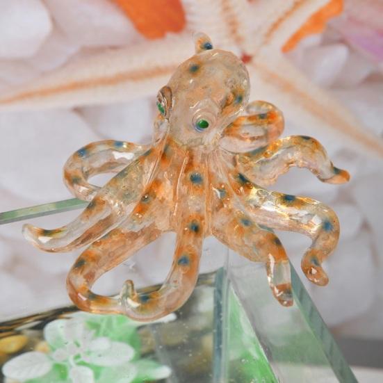 Handcrafted Resin Octopus Figurine Unique Sea Creature Statue with Realistic Details & Quartz Accents Decorative Desktop Sculpture for Home Office