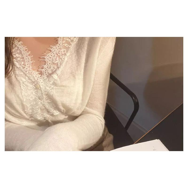 Spring lace spliced V-neck knitted top for women, single-breasted sweater base layer