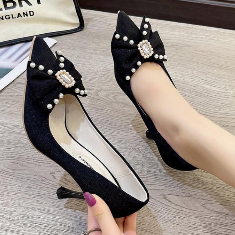 Móda Nejnovější Popelčiny boty Kamínkové vysoké podpatky Dámské lodičky Špičatá špička Dámské křišťálové společenské svatební boty Zapatillas Mujer