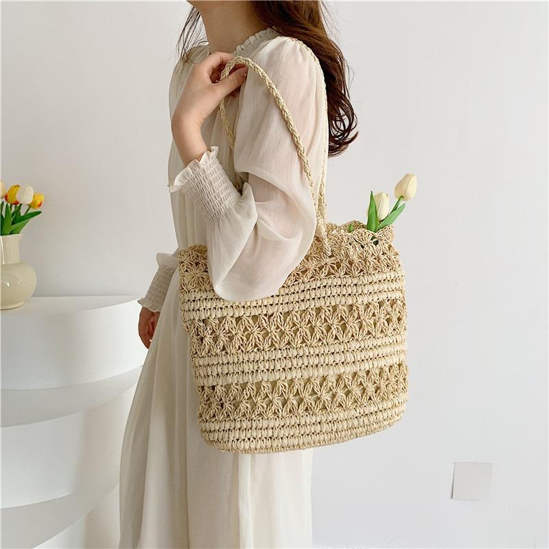New hollow lace shoulder hand-woven straw bag versatile large capacity tote bag seaside vacation beach bag