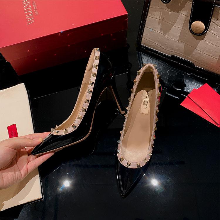 Pointed Rivet Nude High Heels for Women, New Sexy Queen Style Slim Heel Liuding French Shallow Mouth Single Shoe