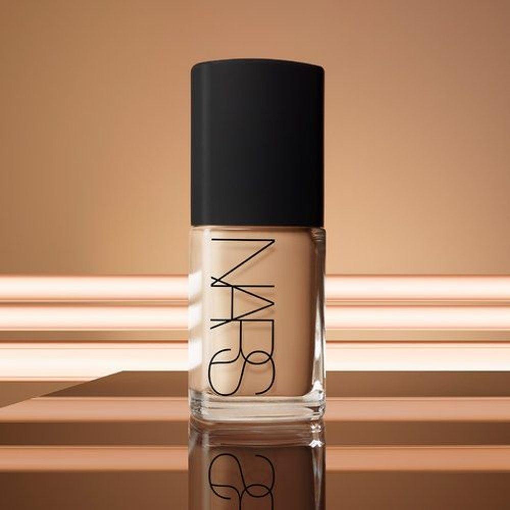 Тональная основа NARS Sheer Glow 30 мл 11 Syracuse