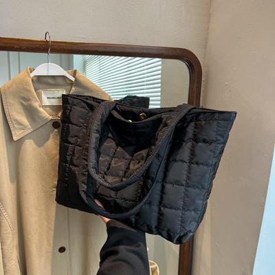 1 ks minimalistická prošívaná nafouknutá taška, velkokapacitní taška přes rameno, trendy polstrovaná taška přes rameno pro ženy na každodenní dojíždění