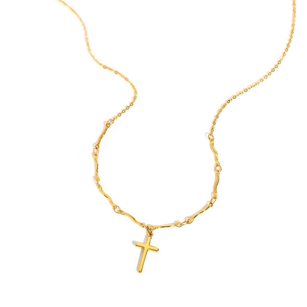Collier pendentif croix en acier inoxydable minimaliste, Collier chaîne ondulée plaquée or anti-décoloration, Bijou exquis pour femmes
