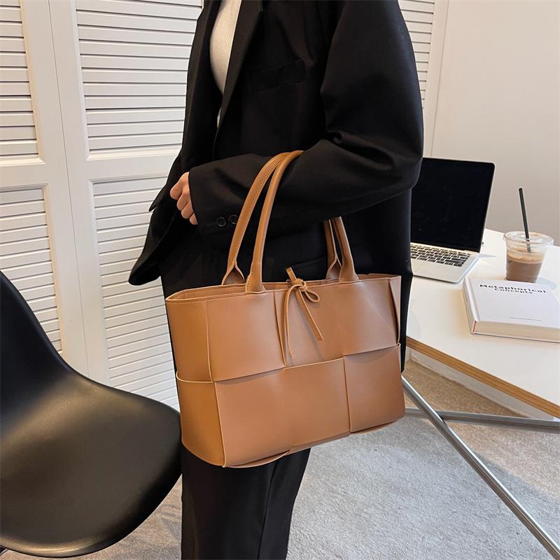 Large bag women's new textured shoulder bag large capacity woven tote bag portable women's bag
