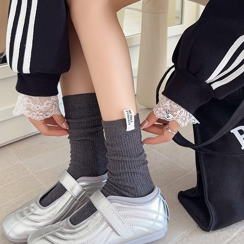 White Thick-lined Letter-labeled Socks for Women with Flanged Smiling Faces, Mid-calf Pile Socks, Autumn and Winter Couple Socks for Men and Women