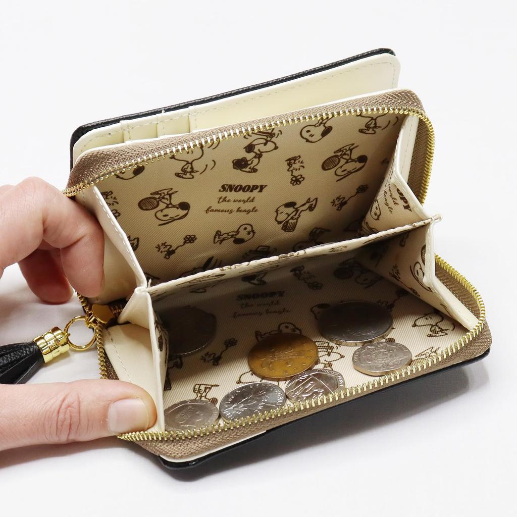 Snoopy Women's Bifold Wallet with Popular Character SNOOPY Brooch (Beige)
