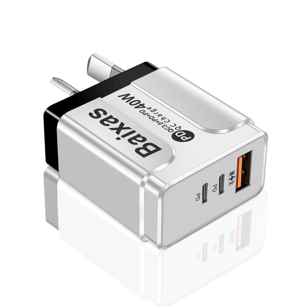 Universal Power Adapter: Compatible with UK, EU, US, AU Standards, 1 USB & 2 PD Ports.