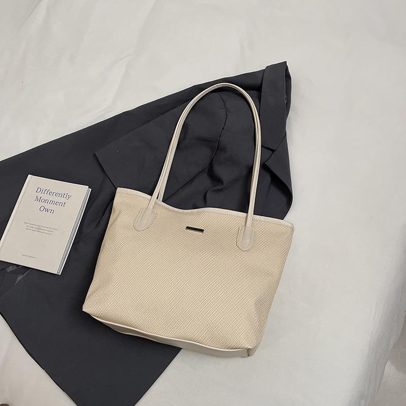 

Сумка большой вместимости Premium sense для женщин 2025 года, новая универсальная сумка через плечо для весны и лета, сумка-тоут для студентов колледжей