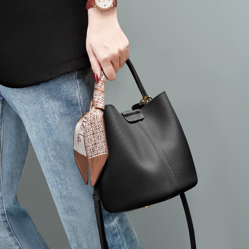 First Layer Cowhide Bag Bag Women'S Bag Messenger Bag Summer High-End Leather Handbag Bucket