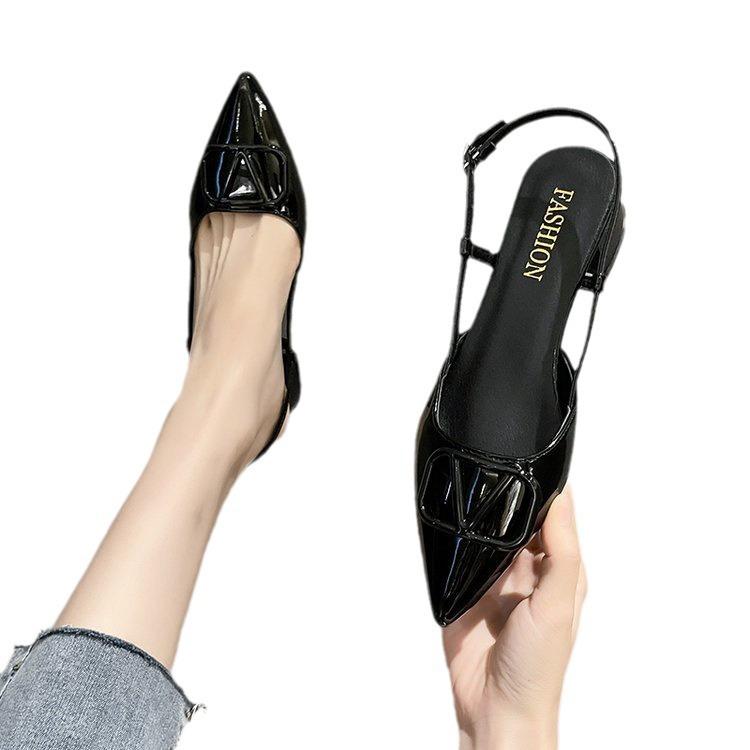 Talons carrés à tempérament 22 été nouvelle boucle talon épais ajouré chaussures simples sandales à bout français