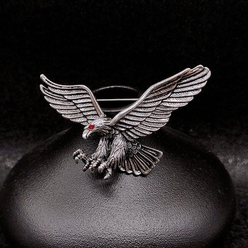European & American Eagle Brooch - High-End Retro Fashion Pin for Men’s Clothing Accessories