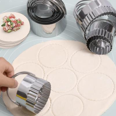 5Pcs Stainless Steel Cookie Cutter Set with Handle Round Biscuit Cutters for Cake Donuts Pancakes Professional Baking Dough Tools