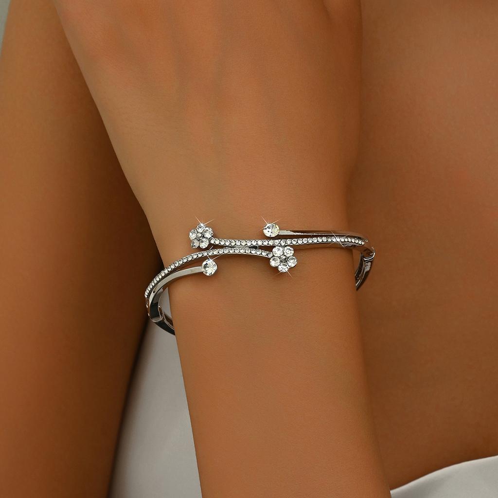 1PC Women's Fashion Trend Design Sense Small Flower Bracelet Travel Banquet Party Dress Up Gift