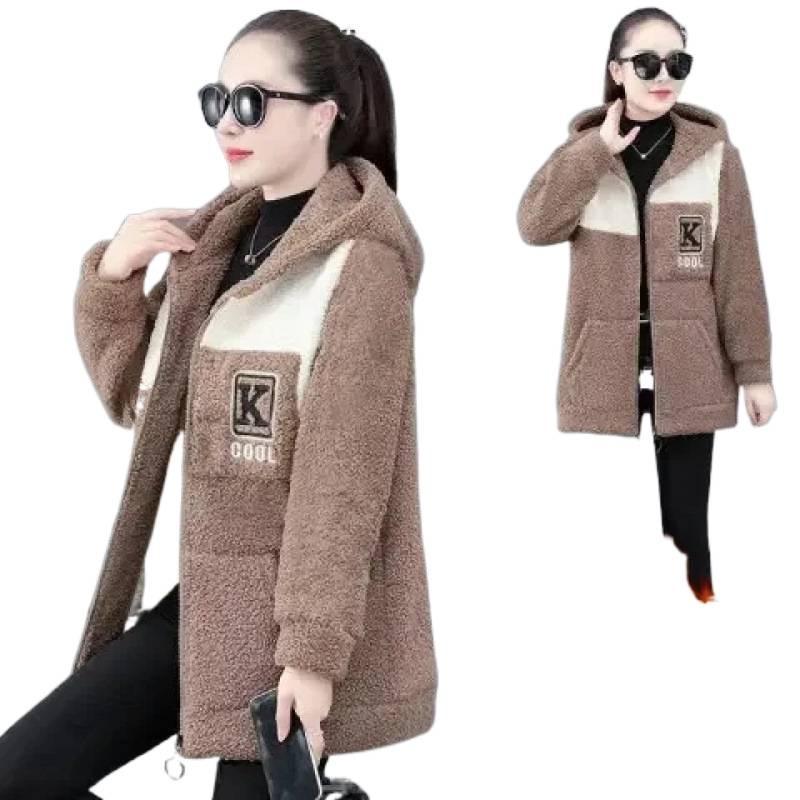 Damski sweter-płaszcz z haftem, blokami kolorów, z wełny jagnięcej - Średniej długości, podszyty polarem, sztuczne futro, luźny krój, Moda jesień/zima