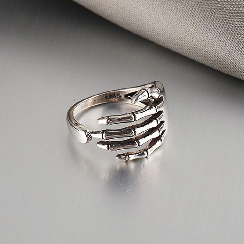 Retro Punk Style Devil Finger Ring for Men and Women – Antique Silver