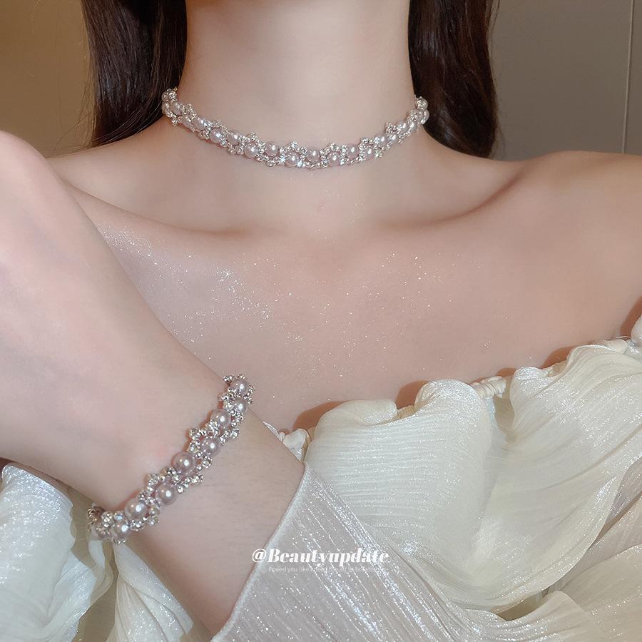Korean Sweet Zircon & Pearl Geometric Clavicle Necklace - Light Luxury, Fashionable & Exquisite Niche Design