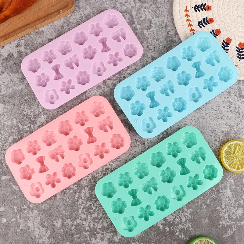 1Pc 18Cavities Flower Bow Tie Silicone Mold Diy Pudding Ice Baking Tools Biscuit Pastry Dessert Fondant Candle Cake Mold