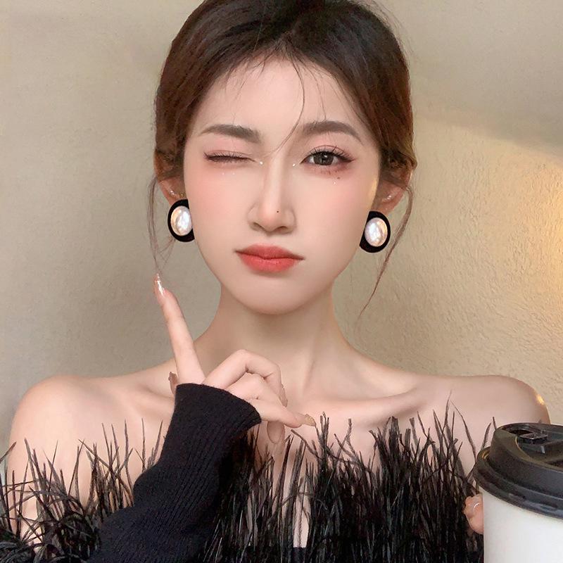 Würziges Mädchen Ohrklemme & Ohrstecker Set: Nischen-Kalter Stil für Frauen, Herbst/Winter 2023