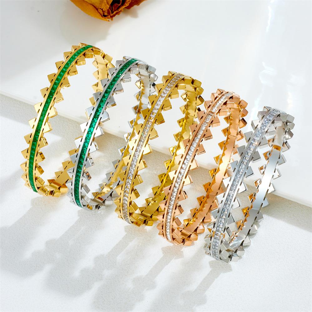 Retro Exquisite Arrow Decorative Stainless Steel Bracelets Are Suitable For Women Traveling, Banquets, And Party Wear