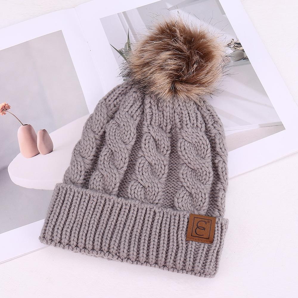 European and American fashion solid color simple warm comfortable knitted hat hairball decoration windproof face small wool hat