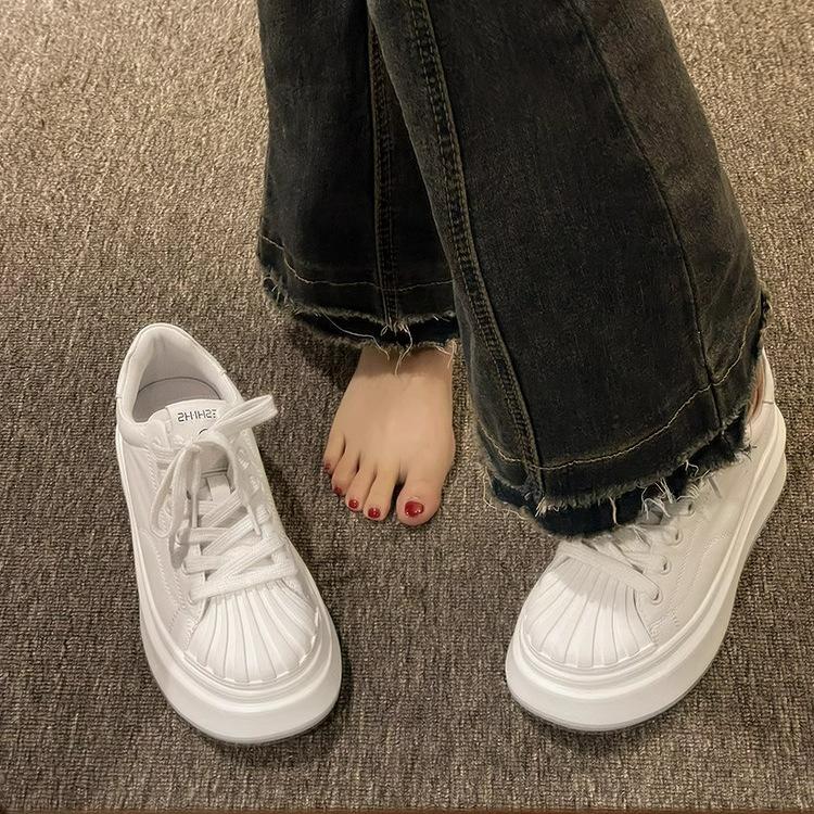 Thick-soled heightening little white shoes women's 2025 spring new Internet celebrity explosion versatile senior sense lightweight casual sports shoes