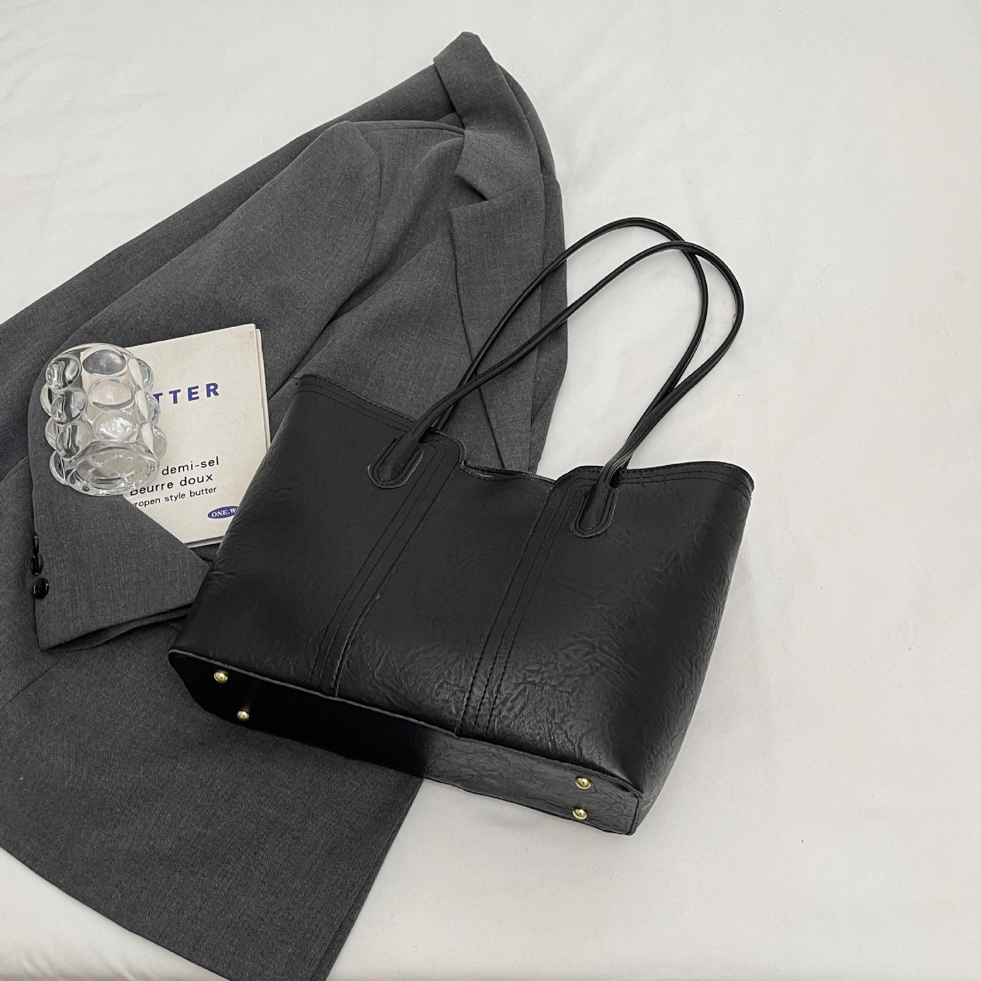 

2025 Classic Retro Large Tote Bag – High-Capacity, Fashionable Commute Handbag