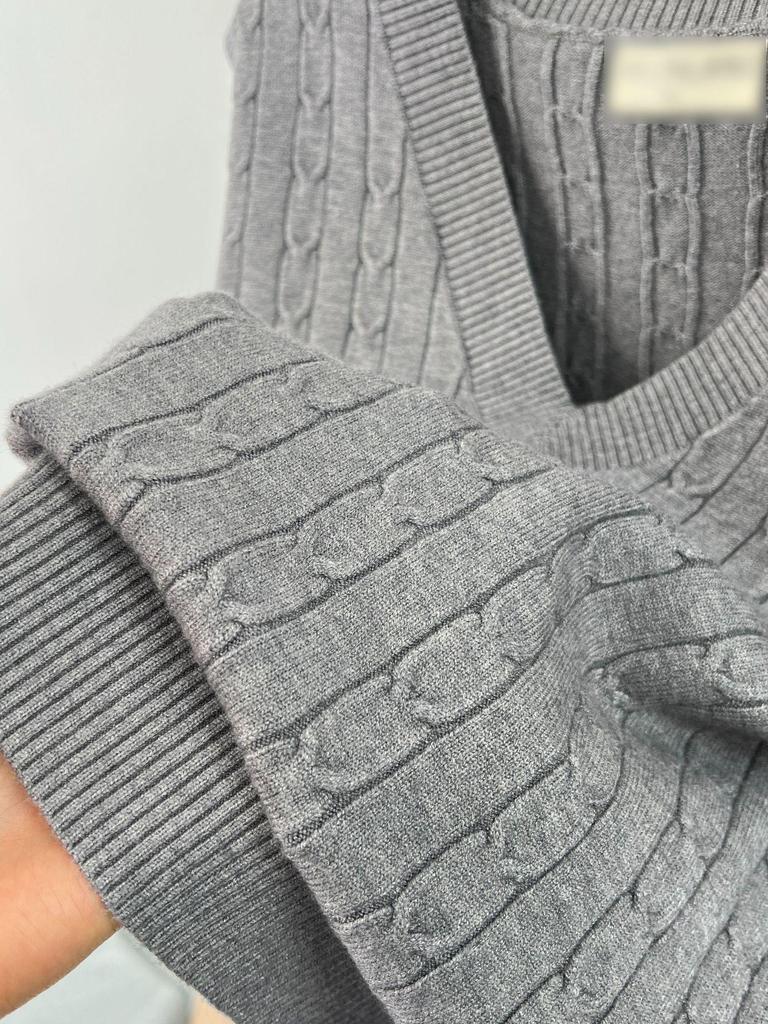Plus Size Women's Solid V-neck Knit Vest for Spring/Autumn 2026 - Versatile Cardigan Outerwear