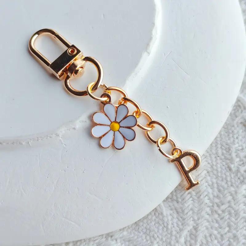 Metal Daisy Letter Keychain Fashion A-Z 26 Letters Keyring Charms Mobile Phone Key Holders Bag Pendant Accessories Couple Gift