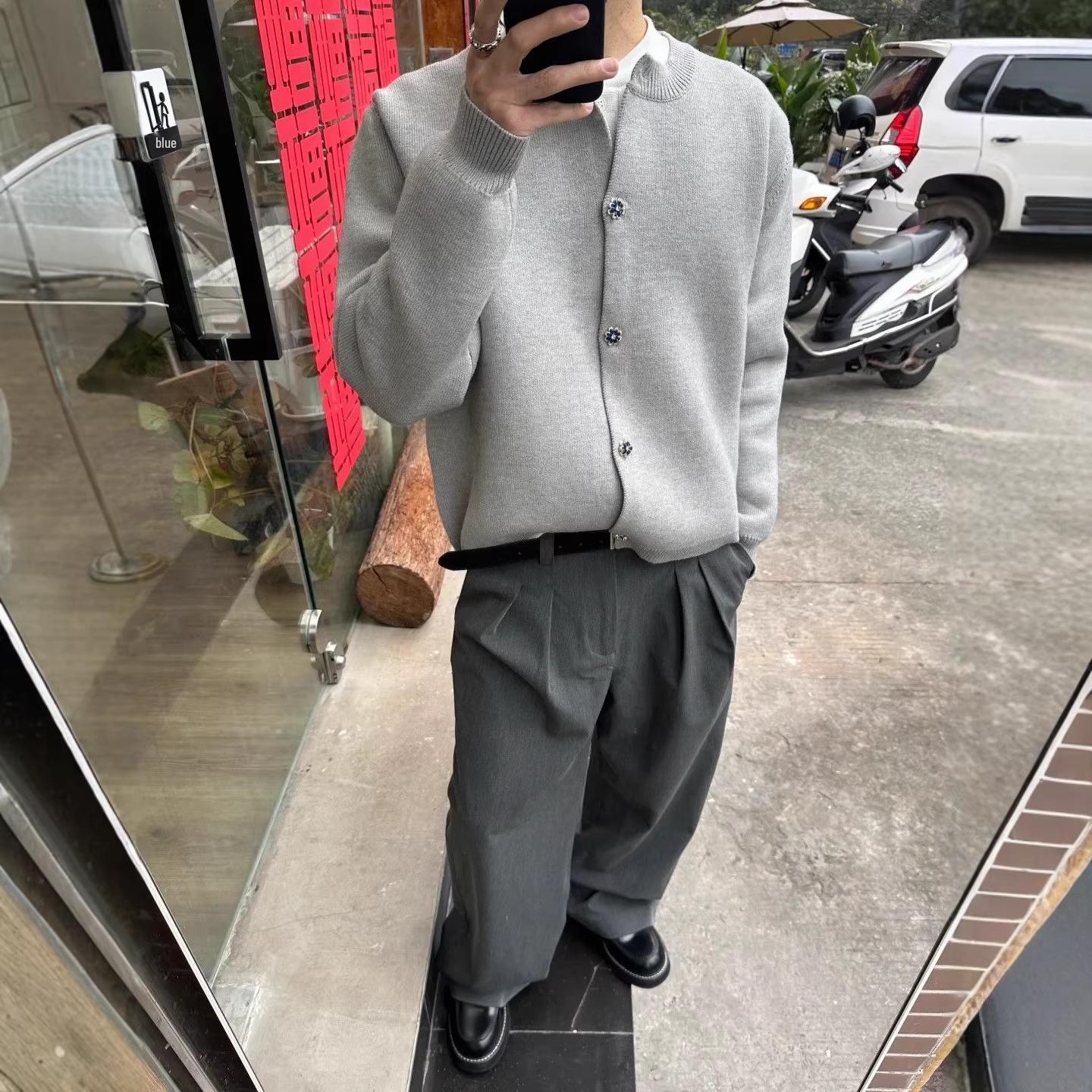 Унисекс Серый Вязаный Кардиган в Стиле Miu с Пуговицами-Лепестками - Высококачественный, Шикарный, Повседневный, Модный Свитер M серый