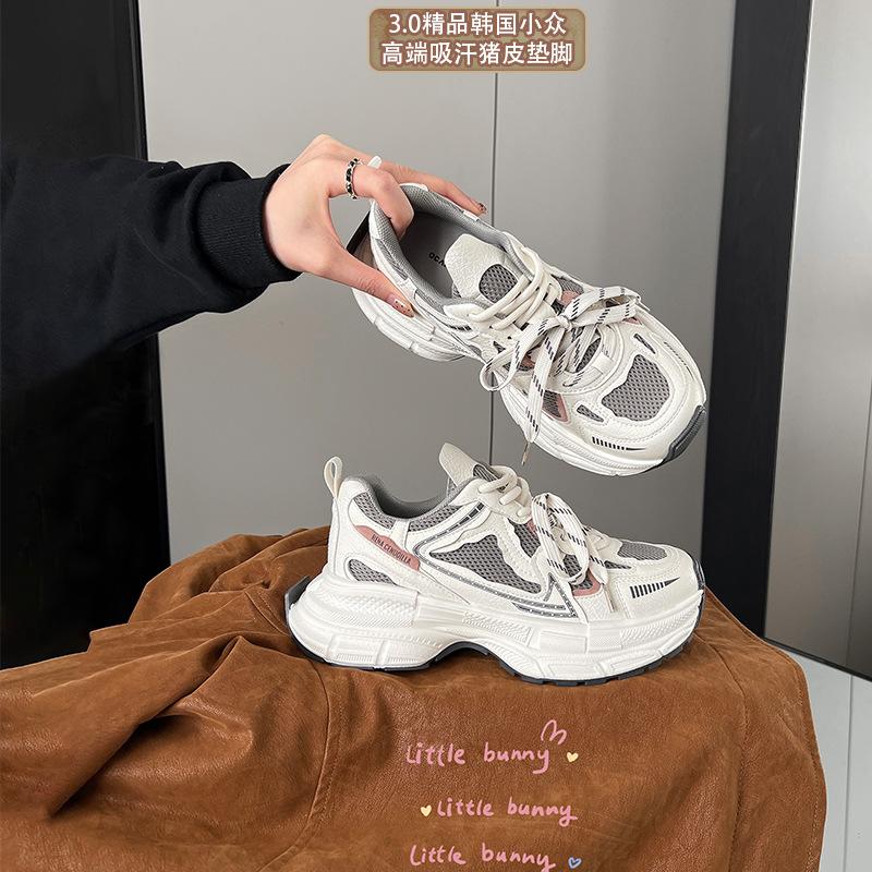 [Petit homme] Chaussures de papa blanches à semelles épaisses rehaussantes pour femmes 2025 été nouveau chaussures de sport respirantes polyvalentes décontractées pour femmes