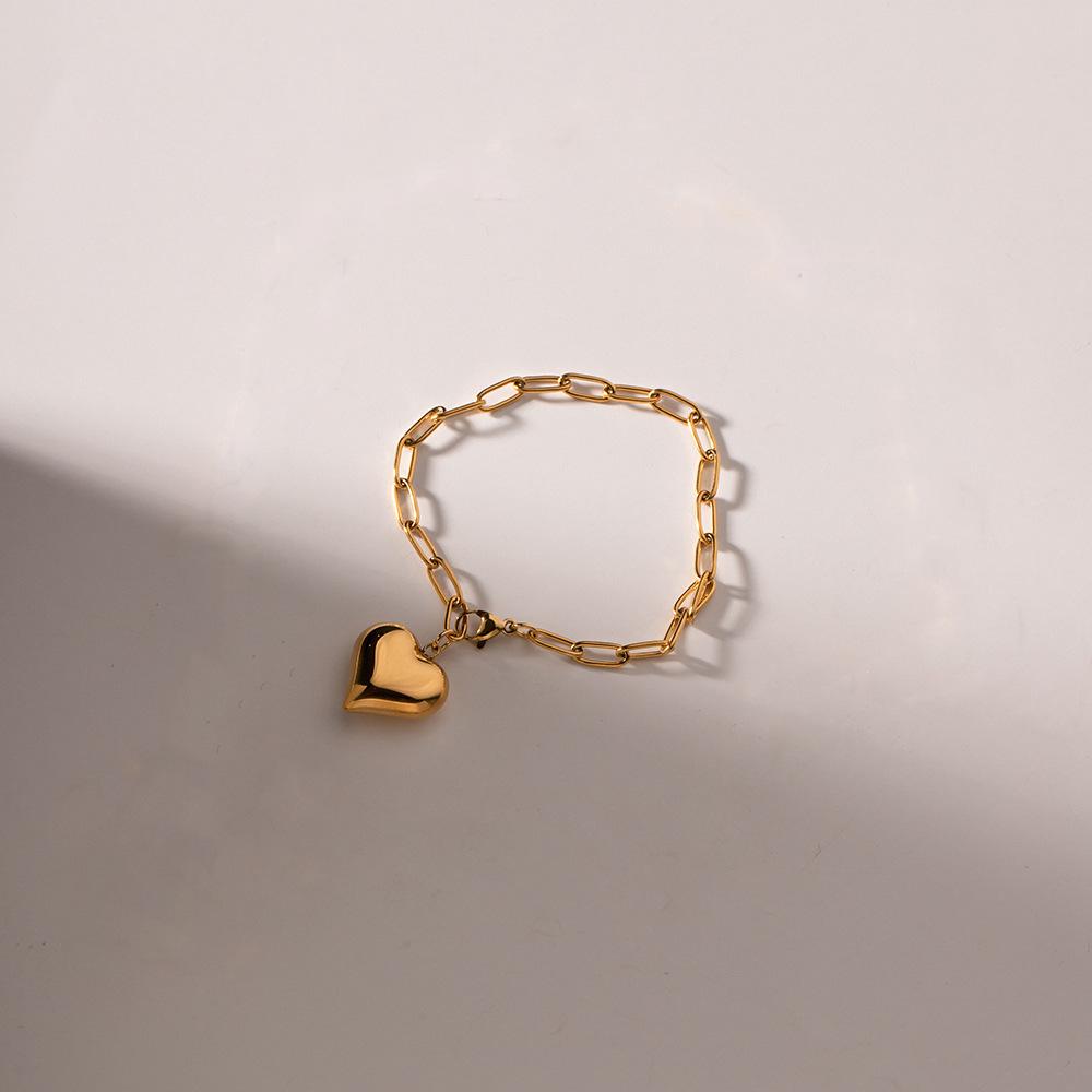 European & American Light Luxury Paperclip Chain Heart Pendant Bracelet in 18K Gold Stainless Steel