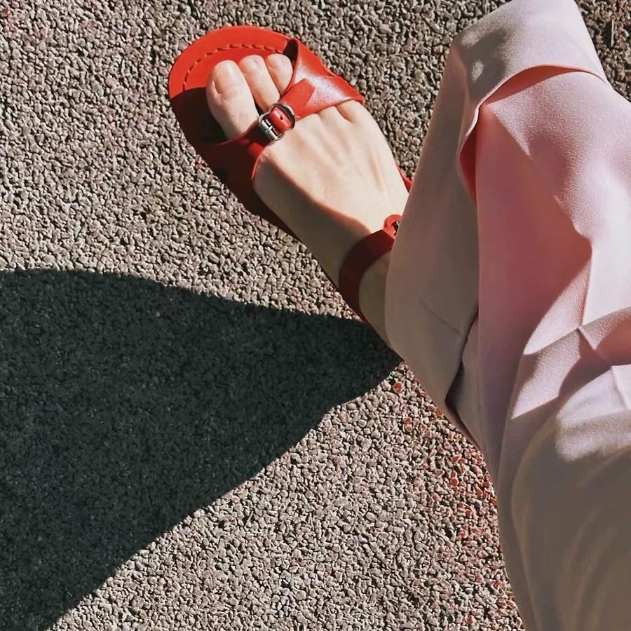 Sheepskin Version~ Row Style Red Sandals Women's 2025 Summer New One-word Buckle with Flat Open-toed Cool Slippers Outside