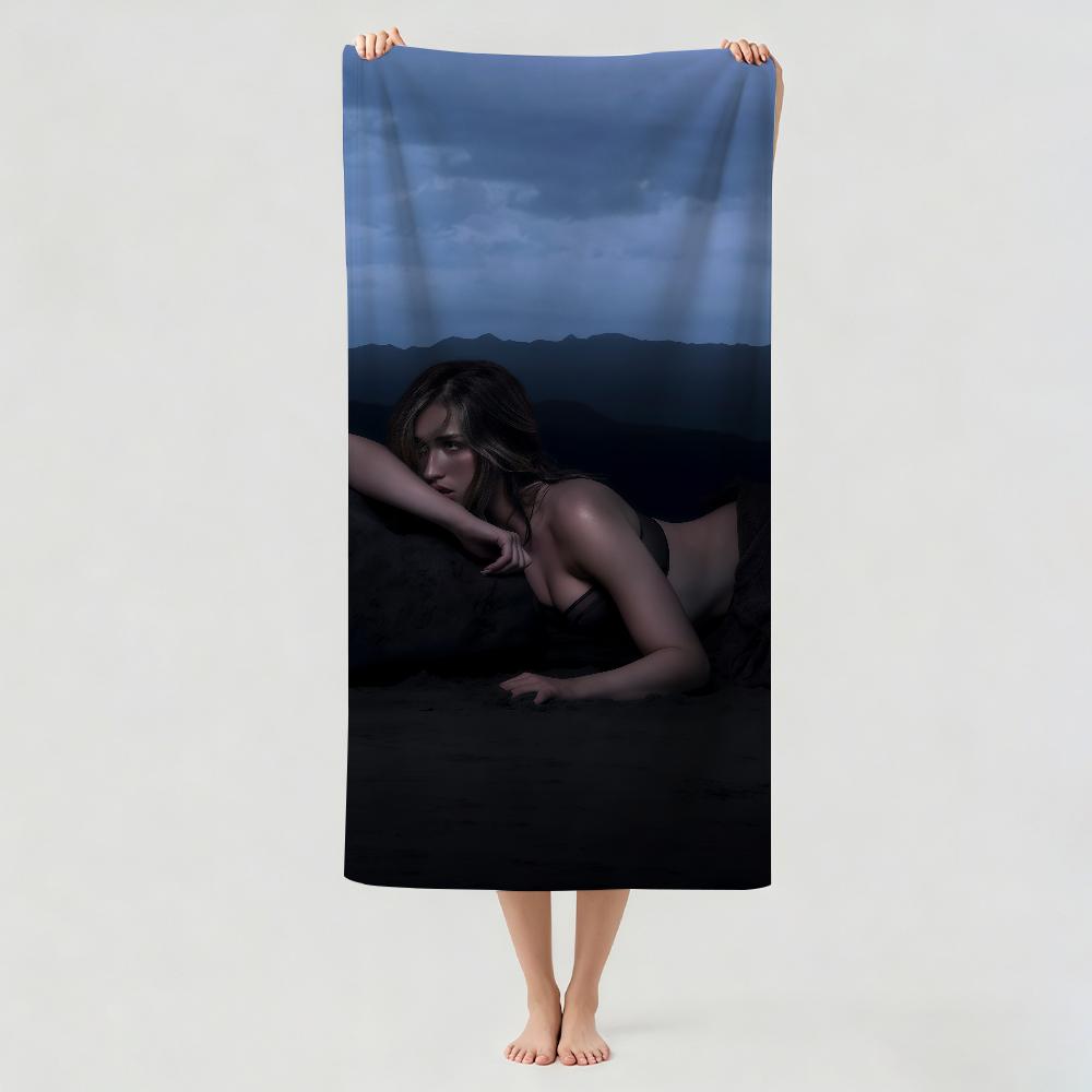 Kanadische Sängerin Tate M-McRae Handtuchtrocknend Badetuch Anwendbar für Leichtes Schwimmen Camping Yoga Strand Aus