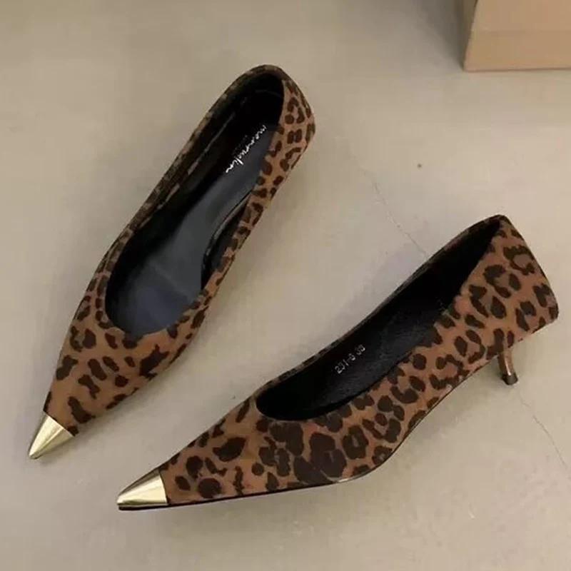 

Suede Women Shallow Shoes Sexy Pointed Toe Mid Heels Designer Pumps 2024 Trend Winter Fashion Dress Party New Chaussures Ladies 35 леопардовий