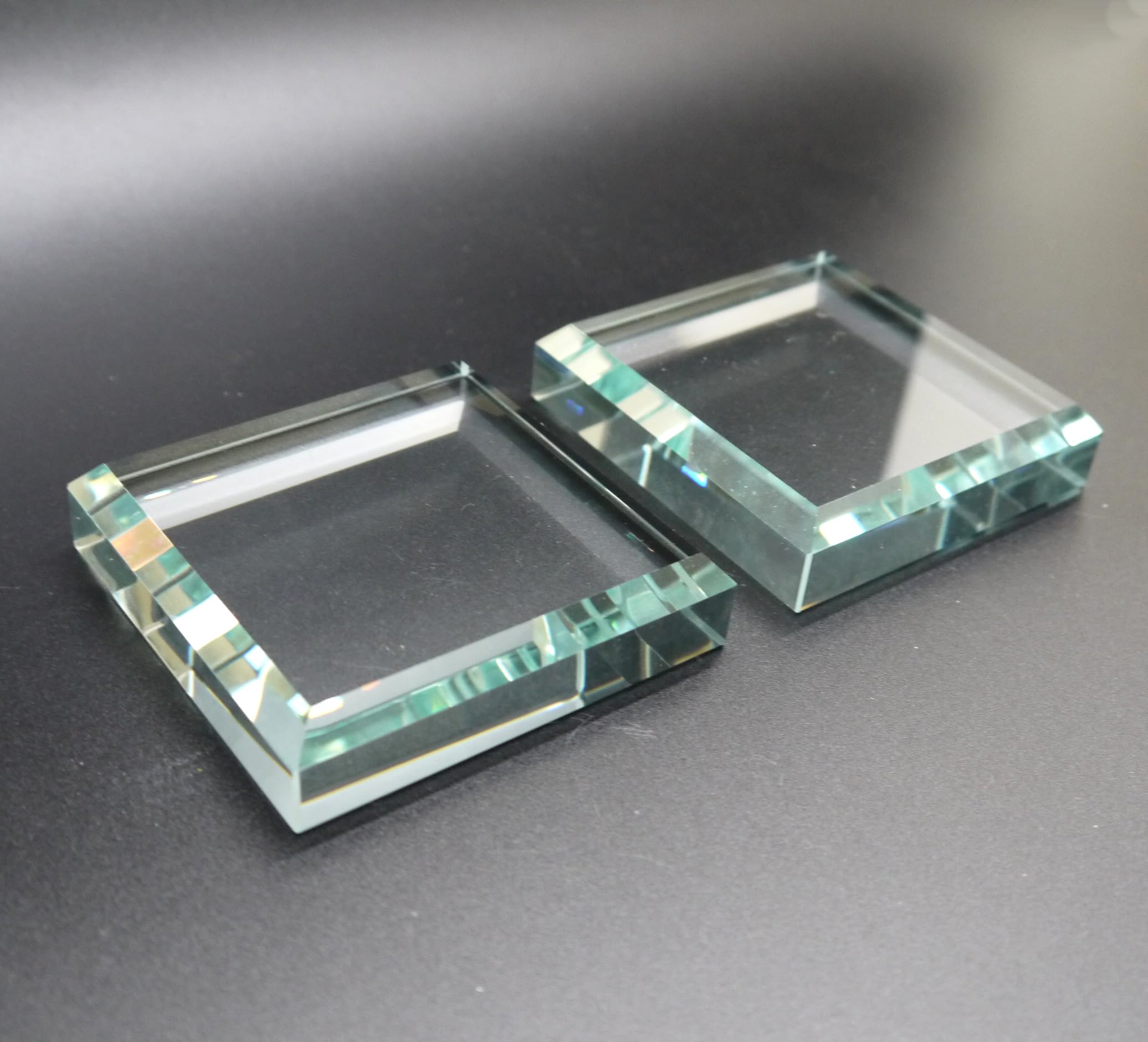 

Masajikiya Acrylic Blocks, Clear Acrylic Bases, Cubes, Display Stands, Product Display, Photography, Set of 2 (80 x 80 x 18mm)