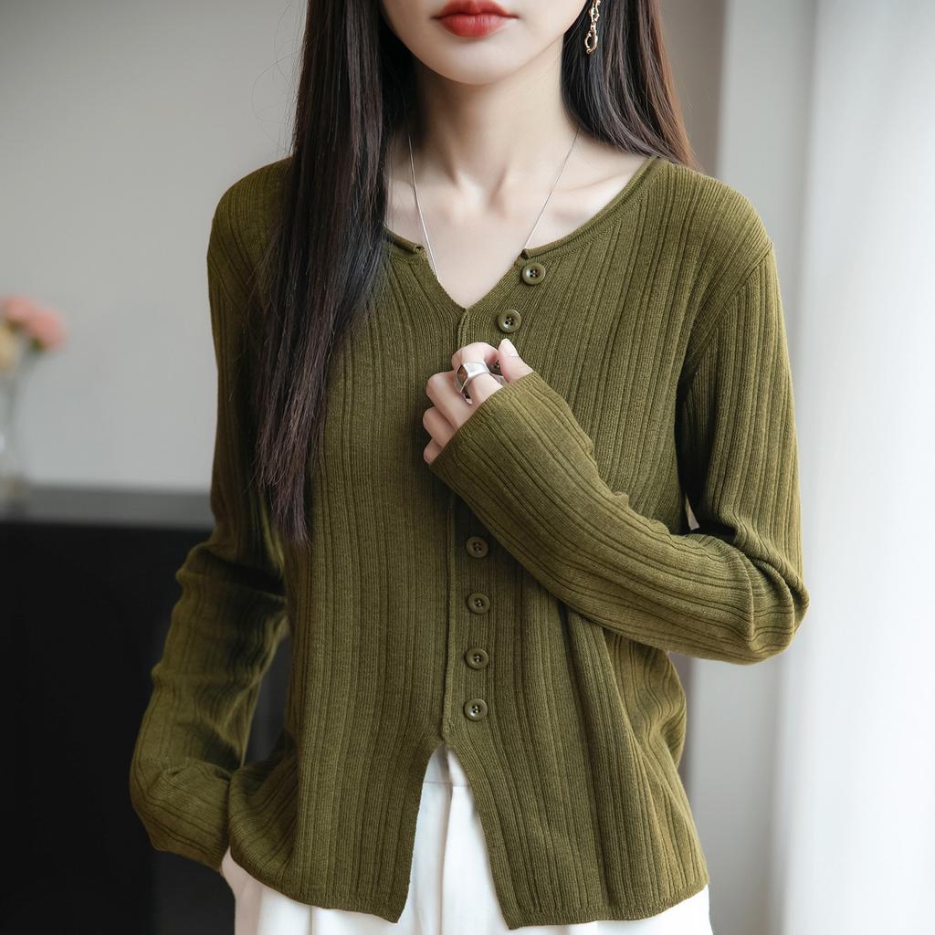Spring and Autumn New Design V-neck Knitted Sweater, Women's Split Button Base Layer, Short Coat, Sweater Top