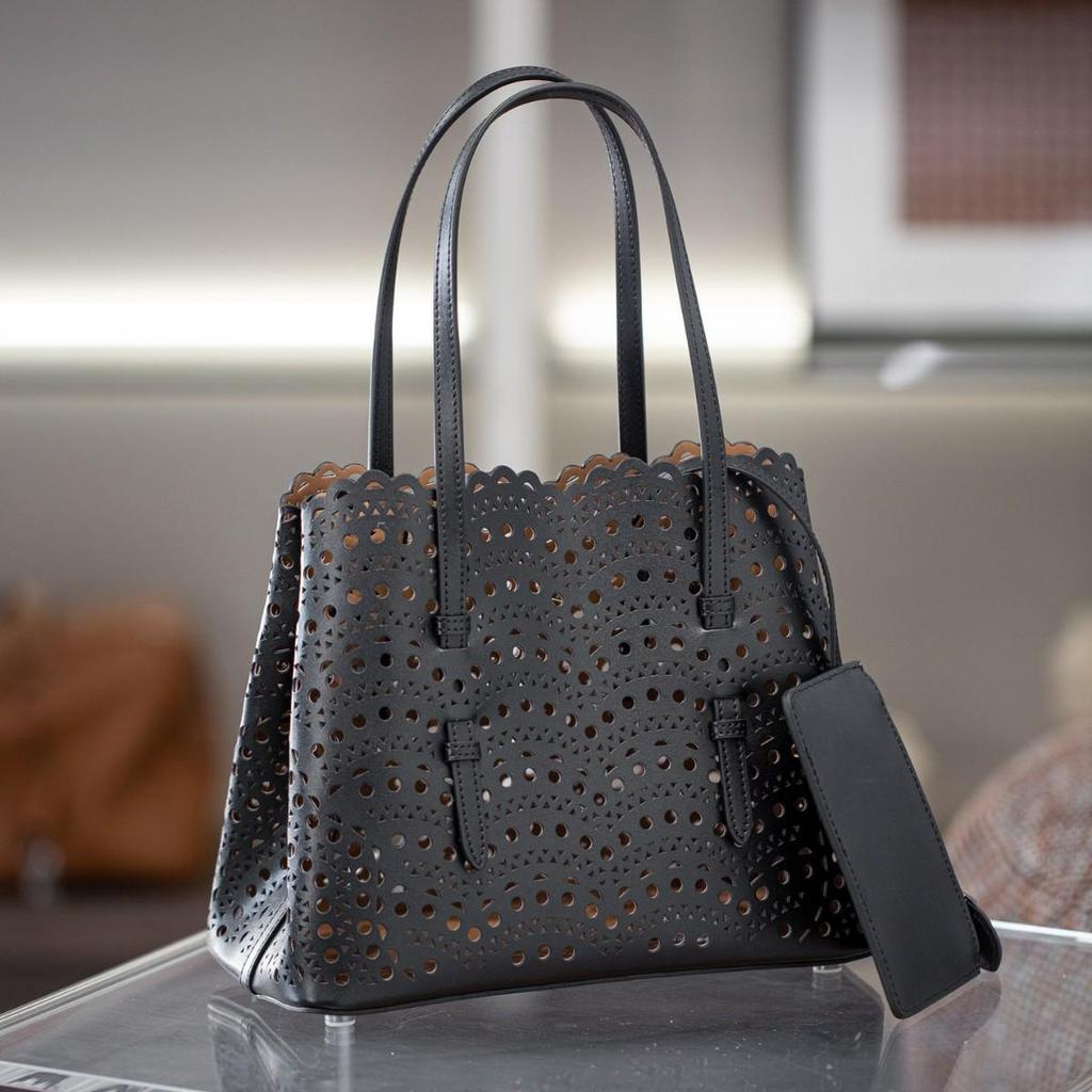 2025 Niche Leather Flower Design Crossbody Basket Bag for Women