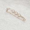 Elegant Diamond-Pearl Studded Brooch for Fashionable Women - Versatile, High-End Accessory with Crystal Accents