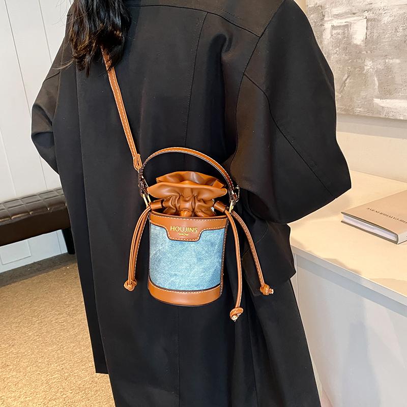 Retro Textured Bucket Bag,  Autumn and Winter New Fashionable Casual Handbag, Versatile Single Shoulder Crossbody Bag