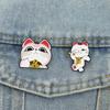 Glückskatze Emaille-Pins Turbo Oma Rennende Katze Stinkefinger Broschen Reversabzeichen Kleidung Anime Schmuck Geschenk für Fans Freunde