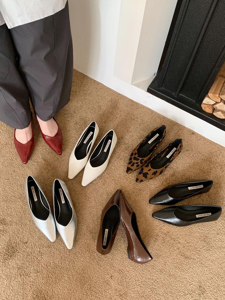 Square head small slope heel is not tired of feet, autumn 2025 new light mouth with skirt temperament single shoes women's shoes