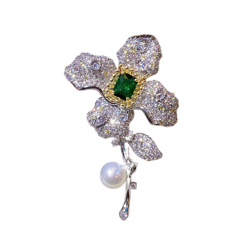 Emerald Four-Leaf Flower 3D Brooch: Gold-Plated with Zircon and Pearl Accent for Women