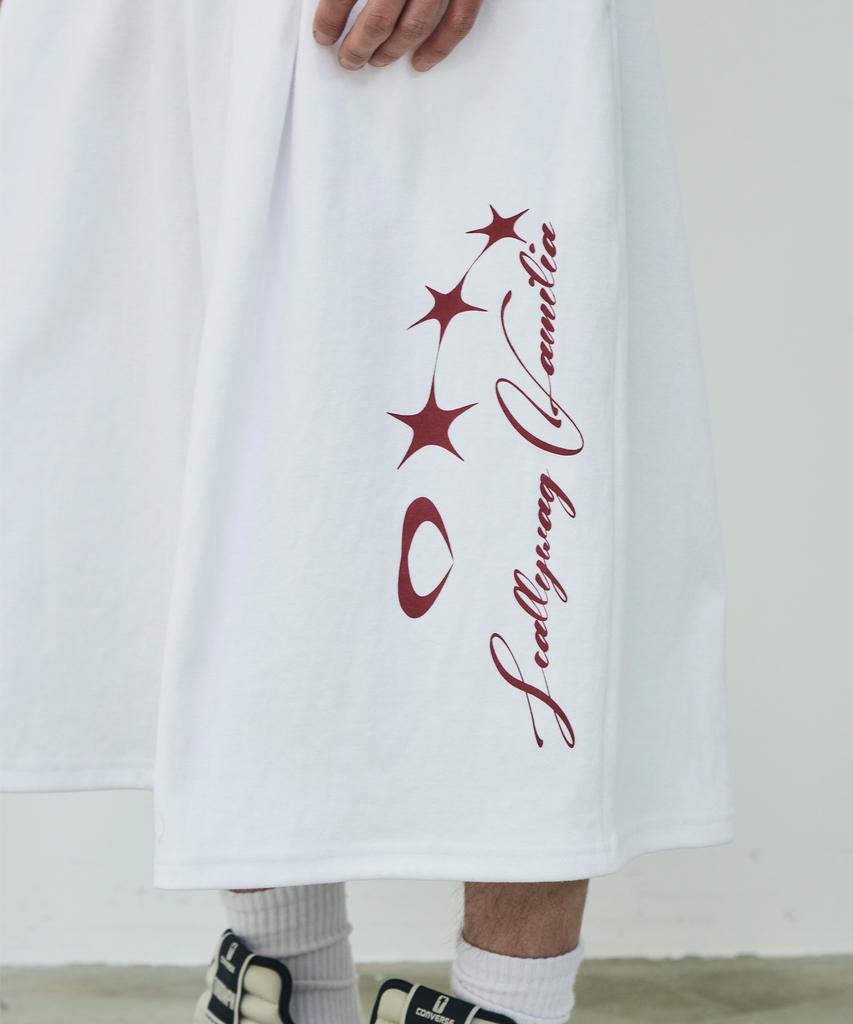 SCALLYWAG [Ryu Jeong-Ran × Skelly Wung] Side Familia Bermuda Training Shorts [White]