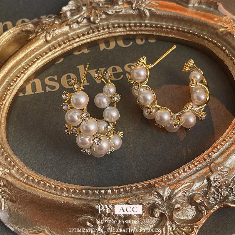 Cercei Stud Argintiu Retro Francez în Formă de C cu Diamante și Perle - Design Elegant și Unic de Lux Lejer