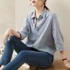 Modrá pruhovaná košile pro ženy na jaro a léto Nový korejský styl, Tříčtvrteční rukáv Volný ležérní top Smysl pro design Košile pro ženy
