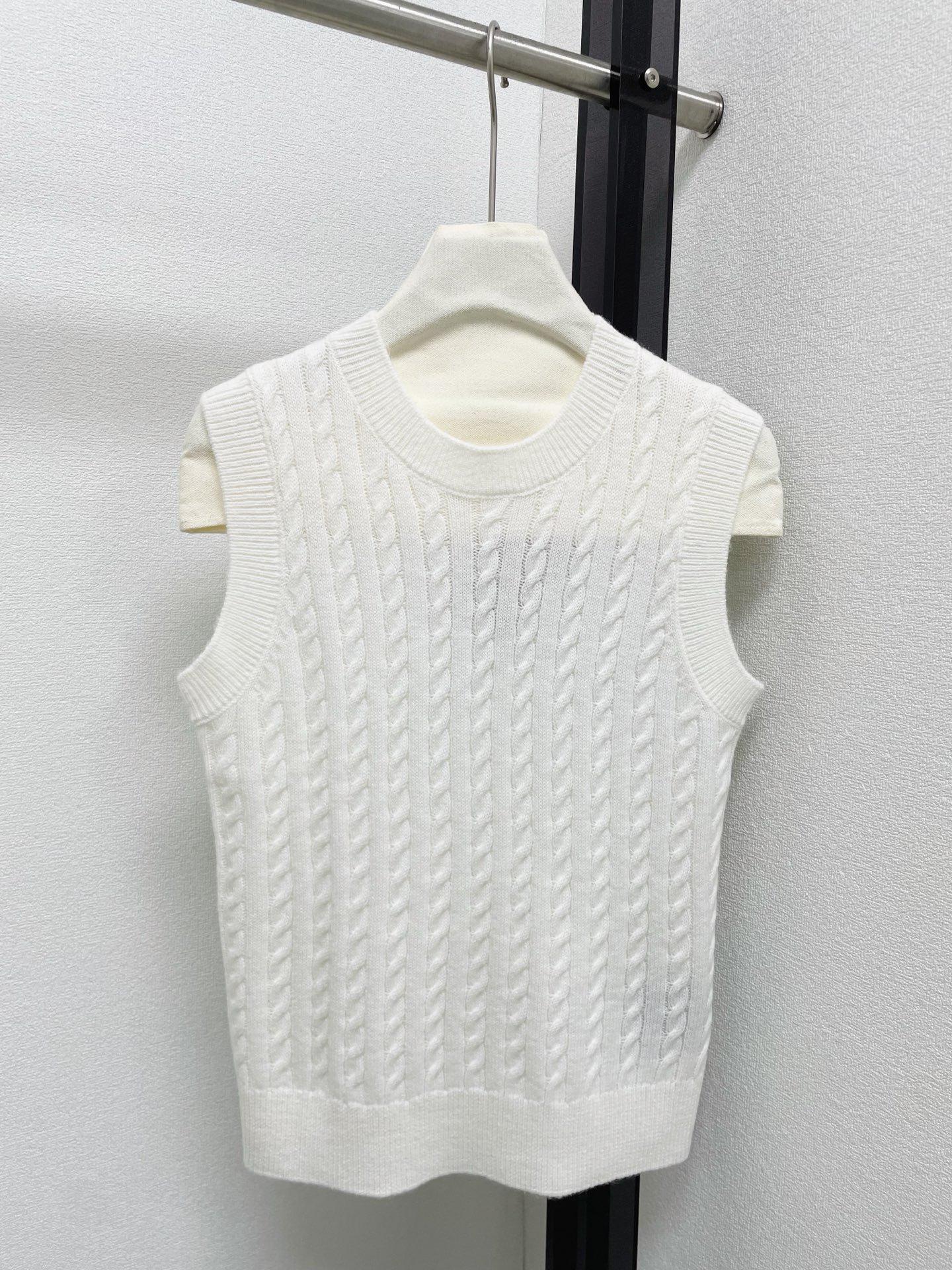 Luxury Women s Cable Knit Sleeveless Vest - Soft Round Neck for Early Spring Medium