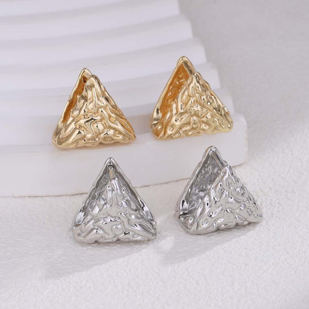 Boucles d'oreilles géométriques triangulaires transfrontalières pour femmes, sens haut de gamme, rétro, niche, personnalité, boucle d'oreille, boucles d'oreilles plissées simples et irrégulières