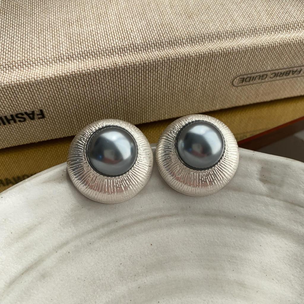 Vintage French Medieval Pearl Stud Earrings Women'S Earrings Temperament Niche Earrings Light Luxury High-End Stud Earrings